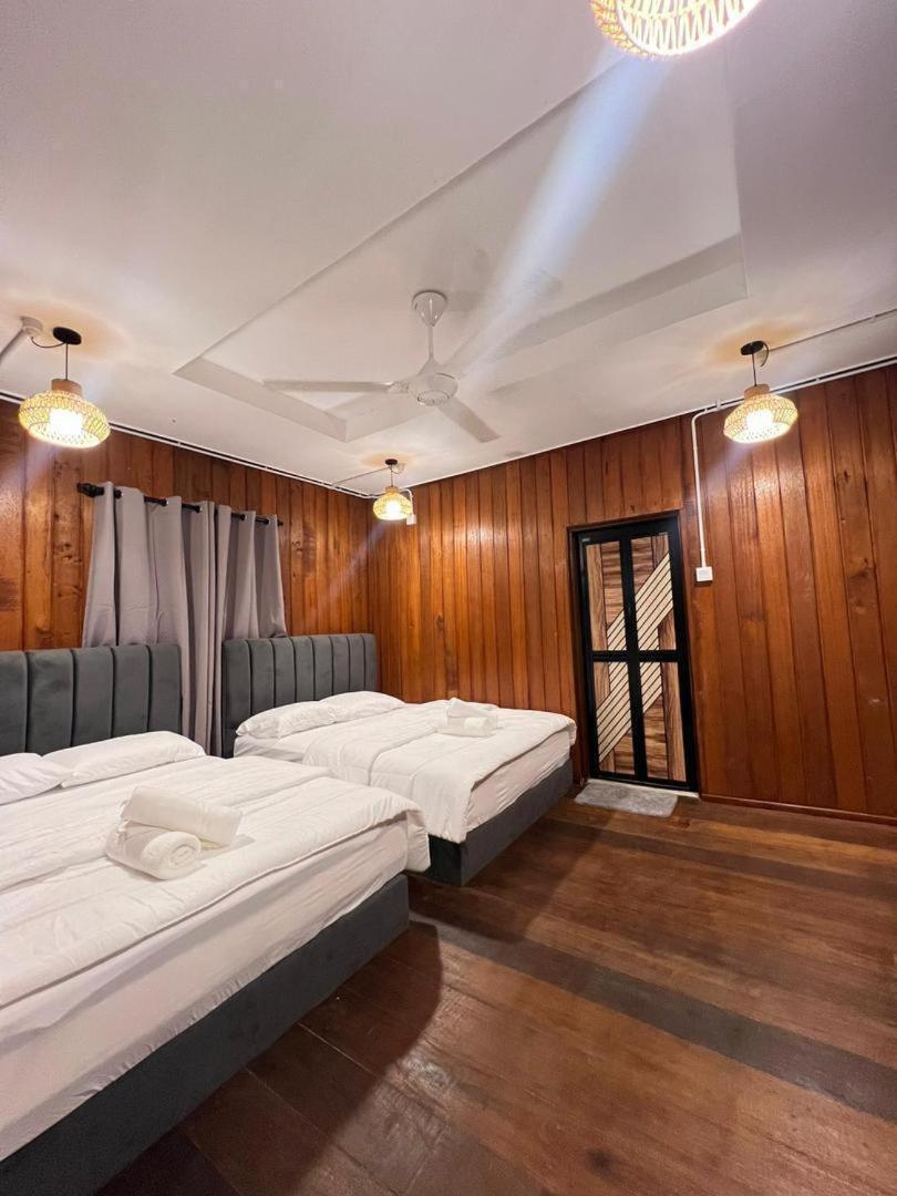 קמפונג קואלה בסוט Kayangan Crystal Chalet מראה חיצוני תמונה